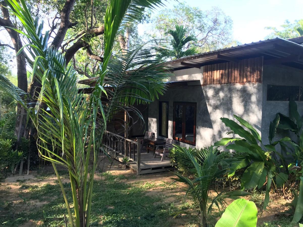 Himmapan Resort Koh Phayam Bagian luar foto